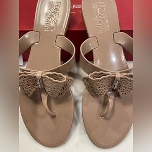Ferragamo Pandy jelly sandal, size 8 Quarzo Rum